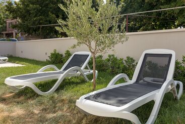 تختخواب و صبحانه Luxury Villa Karla