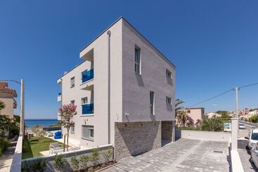 تختخواب و صبحانه Luxury Villa Karla
