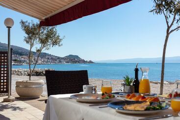تختخواب و صبحانه Luxury Villa Karla
