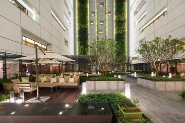 Fraser Suites Shenzhen, Near Huaqiang North Business Zone, Infinity Pool, Offer 1 Free Breakfast