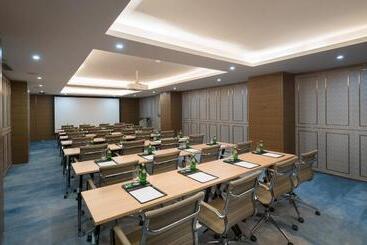 Fraser Suites Shenzhen, Near Huaqiang North Business Zone, Infinity Pool, Offer 1 Free Breakfast