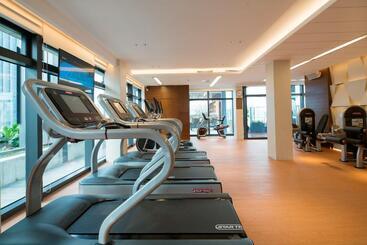 Fraser Suites Shenzhen, Near Huaqiang North Business Zone, Infinity Pool, Offer 1 Free Breakfast