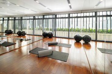 Fraser Suites Shenzhen, Near Huaqiang North Business Zone, Infinity Pool, Offer 1 Free Breakfast