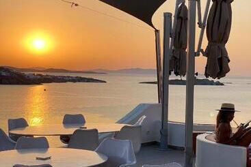 هتل Absolute Mykonos Suites & More