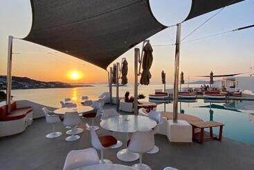 هتل Absolute Mykonos Suites & More