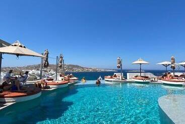 هتل Absolute Mykonos Suites & More