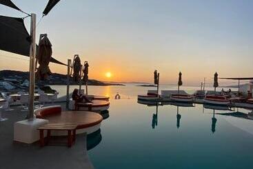 هتل Absolute Mykonos Suites & More