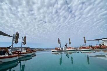 هتل Absolute Mykonos Suites & More