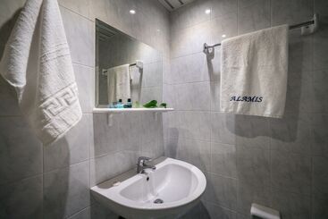 Alamis Hotel & Apartments