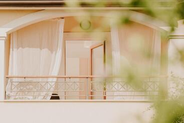 هتل Bed And Breakfast Kolo Adults Only