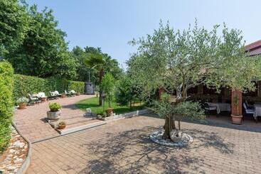 هتل Bed And Breakfast Kolo Adults Only