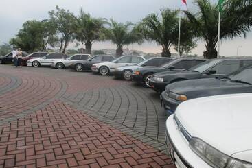 هتل Bess Resort And Waterpark Lawang