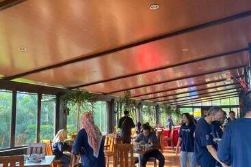 هتل Bess Resort And Waterpark Lawang