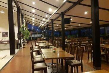هتل Bess Resort And Waterpark Lawang