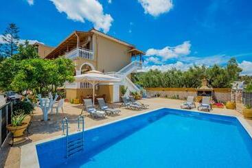 هتل Capriccio Studios