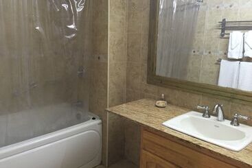 هتل Cobblestone Inn