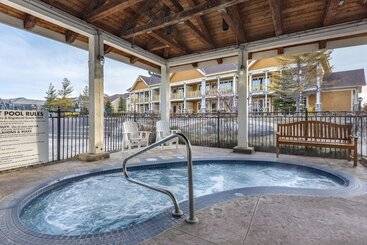 هتل Hilton Grand Vacations Club Blue Mountain Canada