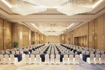 هتل Hilton Shenyang