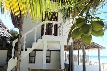 فندق Makuti Beach Bungalows