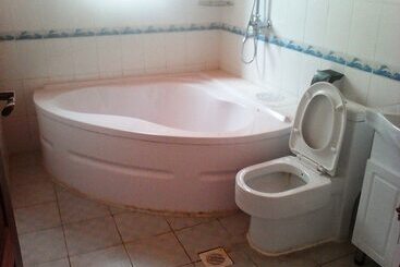 هتل Oloolua Resort & Campground