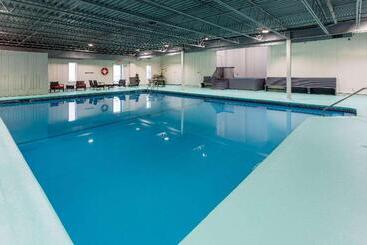 هتل Travelodge By Wyndham Amherst