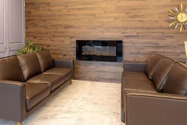 هتل Travelodge By Wyndham Amherst