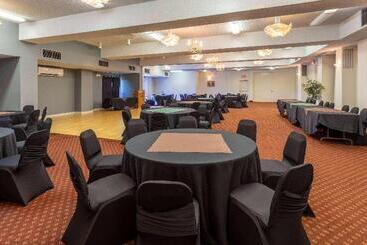 هتل Travelodge By Wyndham Amherst