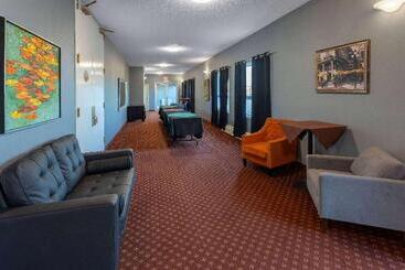 هتل Travelodge By Wyndham Amherst