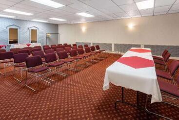 هتل Travelodge By Wyndham Amherst