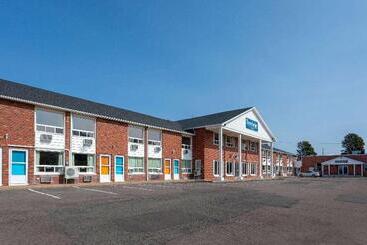 هتل Travelodge By Wyndham Amherst