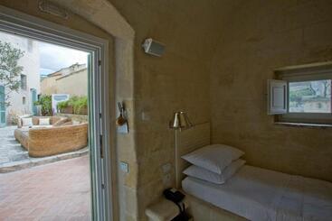 L Hotel In Pietra