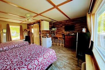 Eden Village Motel And Cottages
