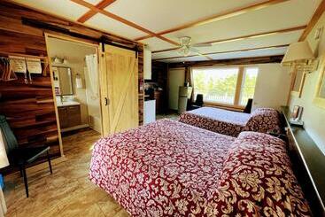 Eden Village Motel And Cottages