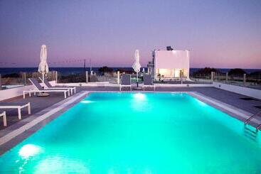 هتل Aegean Horizon Beachfront Villas