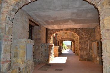 هتل Antico Borgo Casalappi