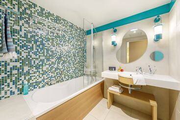 هتل Center Parcs Le Bois Aux Daims