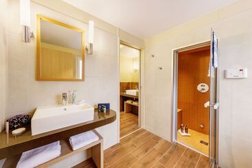 هتل Center Parcs Le Bois Aux Daims