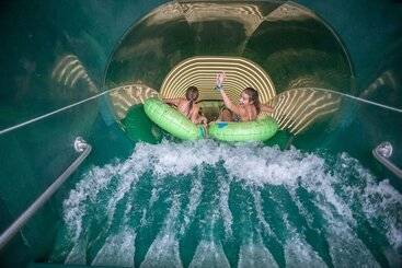 هتل Center Parcs Le Bois Aux Daims