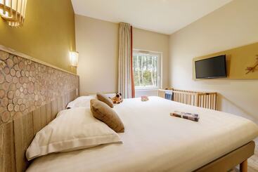 هتل Center Parcs Le Bois Aux Daims