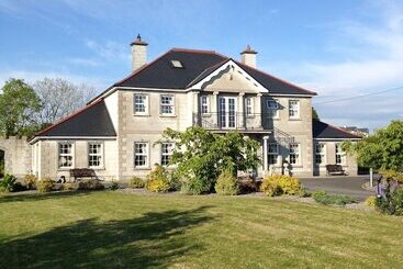 هتل Deerpark Manor Bed & Breakfast