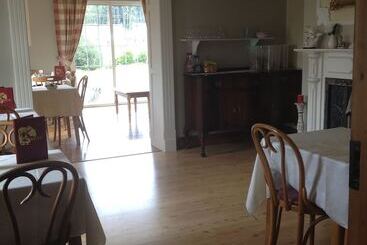 هتل Deerpark Manor Bed & Breakfast