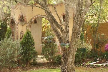 هتل Hampton House Guest House
