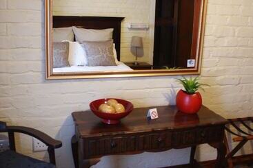 هتل Hampton House Guest House