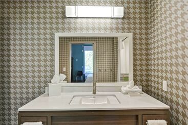 هتل Home2 Suites By Hilton Dayton Vandalia