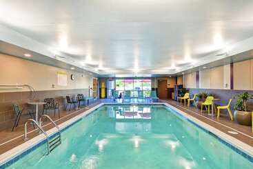 هتل Home2 Suites By Hilton Dayton Vandalia
