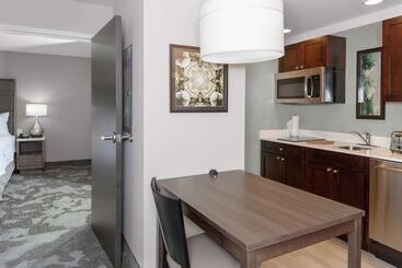 هتل Homewood Suites By Hilton Lansing Eastwood