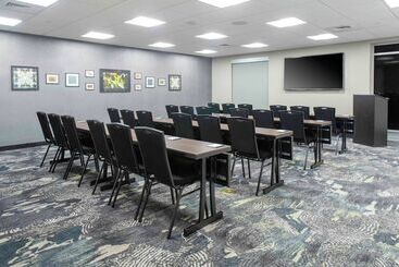 هتل Homewood Suites By Hilton Lansing Eastwood