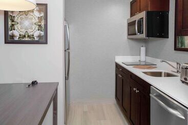 هتل Homewood Suites By Hilton Lansing Eastwood