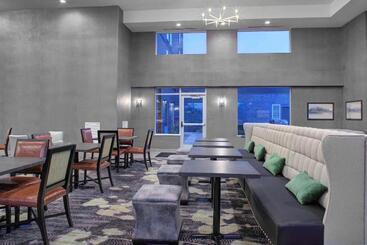 هتل Homewood Suites By Hilton Lansing Eastwood