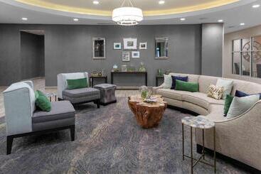 هتل Homewood Suites By Hilton Lansing Eastwood